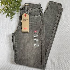 Levi’s Gray High-Rise Skinny Jeans